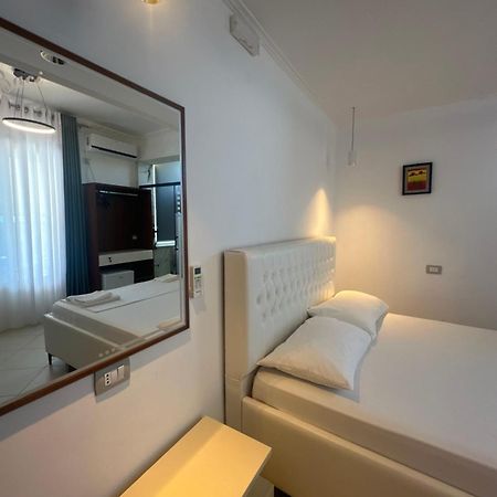 Hotel Kristal Borsh Extérieur photo