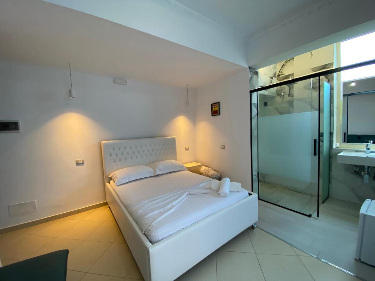 Hotel Kristal Borsh Extérieur photo