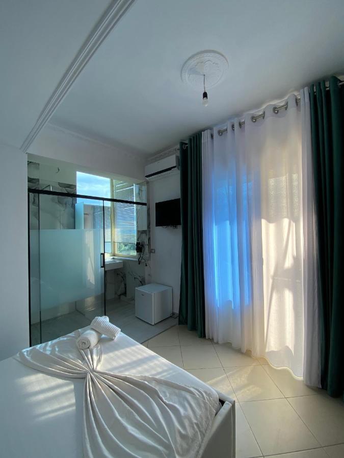 Hotel Kristal Borsh Extérieur photo