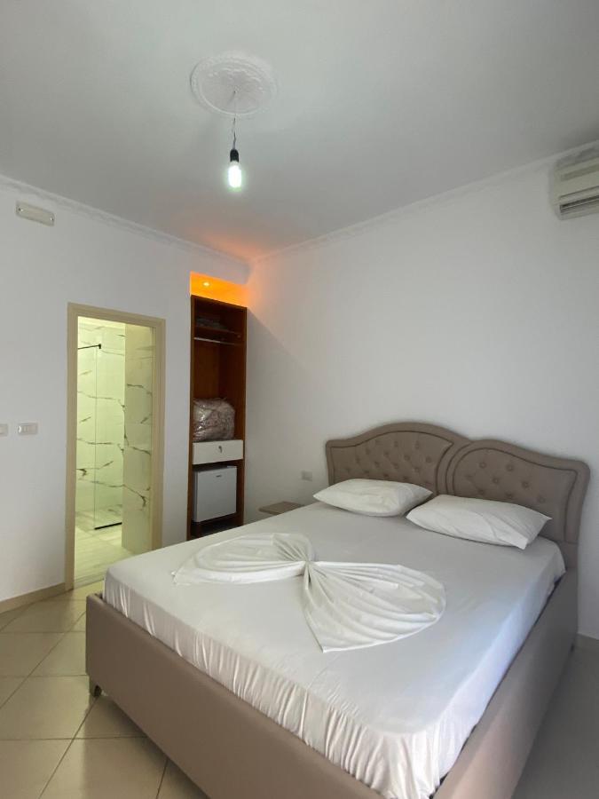 Hotel Kristal Borsh Extérieur photo