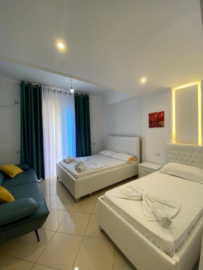 Hotel Kristal Borsh Extérieur photo