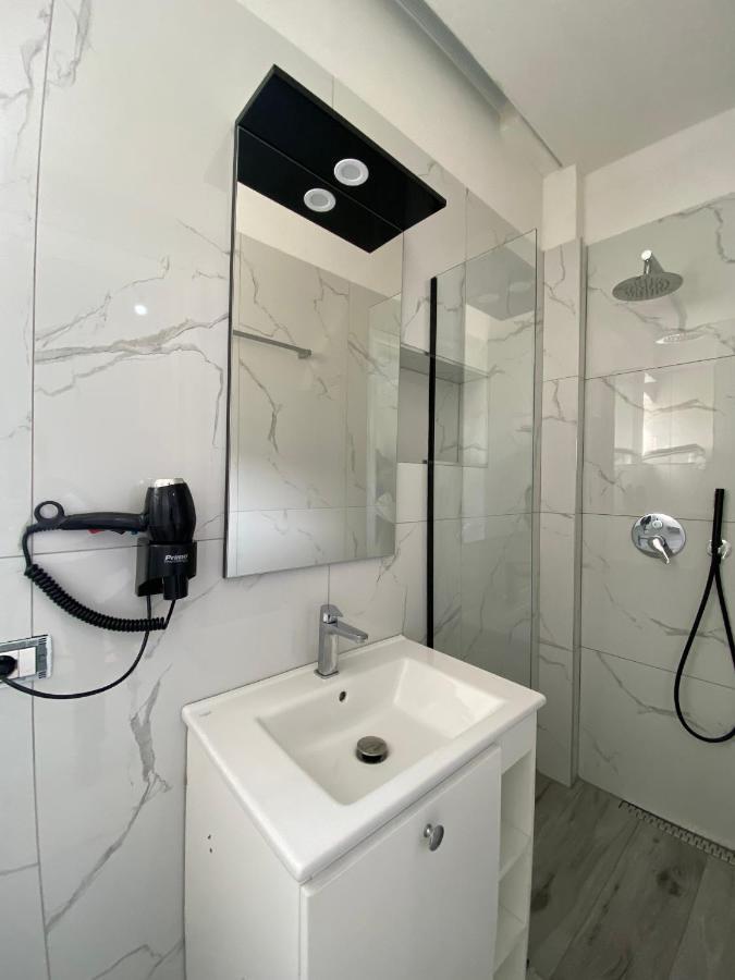 Hotel Kristal Borsh Extérieur photo