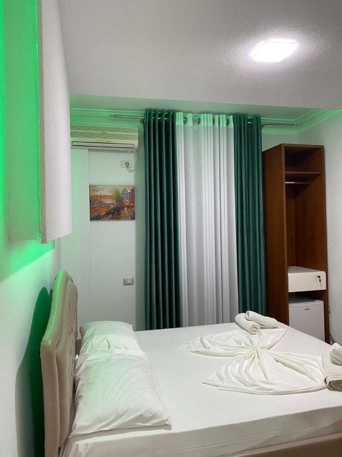 Hotel Kristal Borsh Extérieur photo