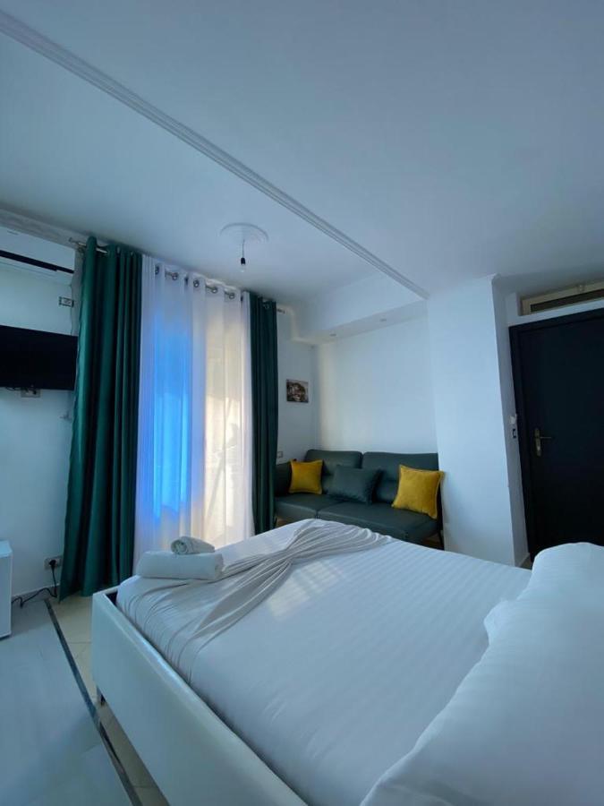 Hotel Kristal Borsh Extérieur photo