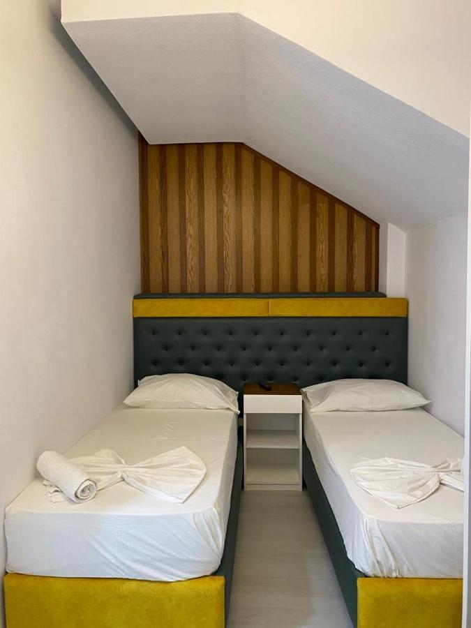 Hotel Kristal Borsh Extérieur photo