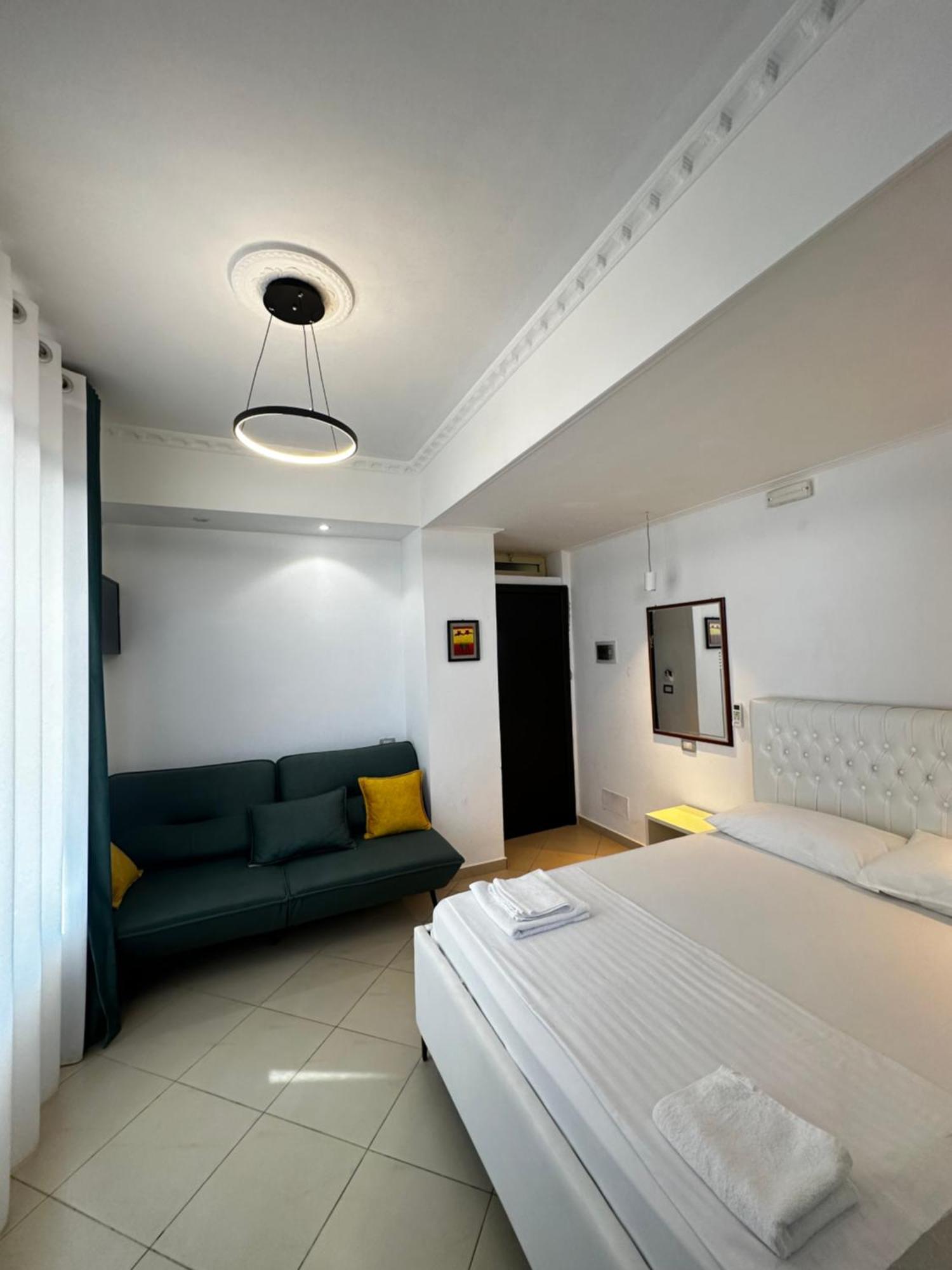 Hotel Kristal Borsh Extérieur photo