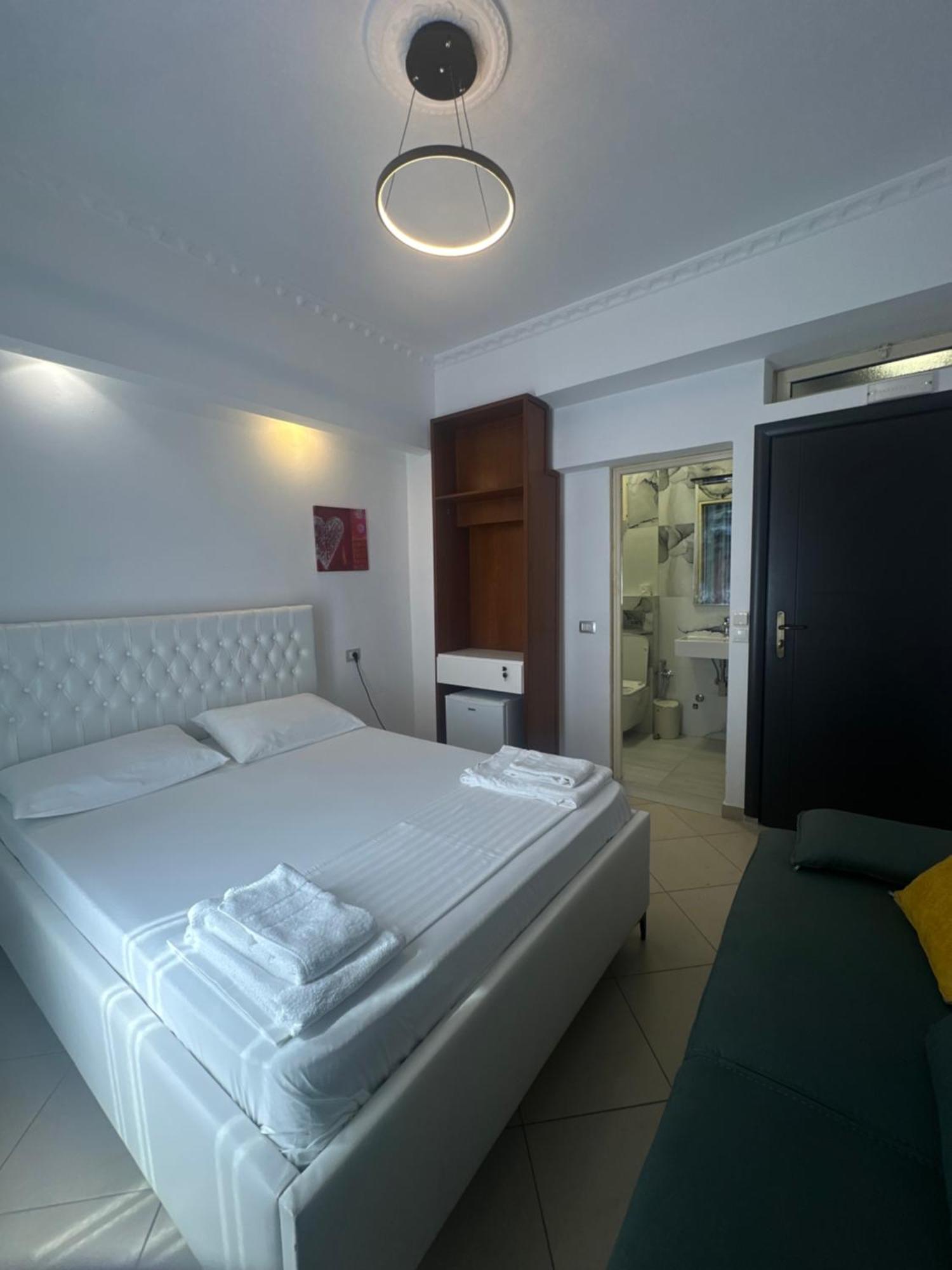 Hotel Kristal Borsh Extérieur photo