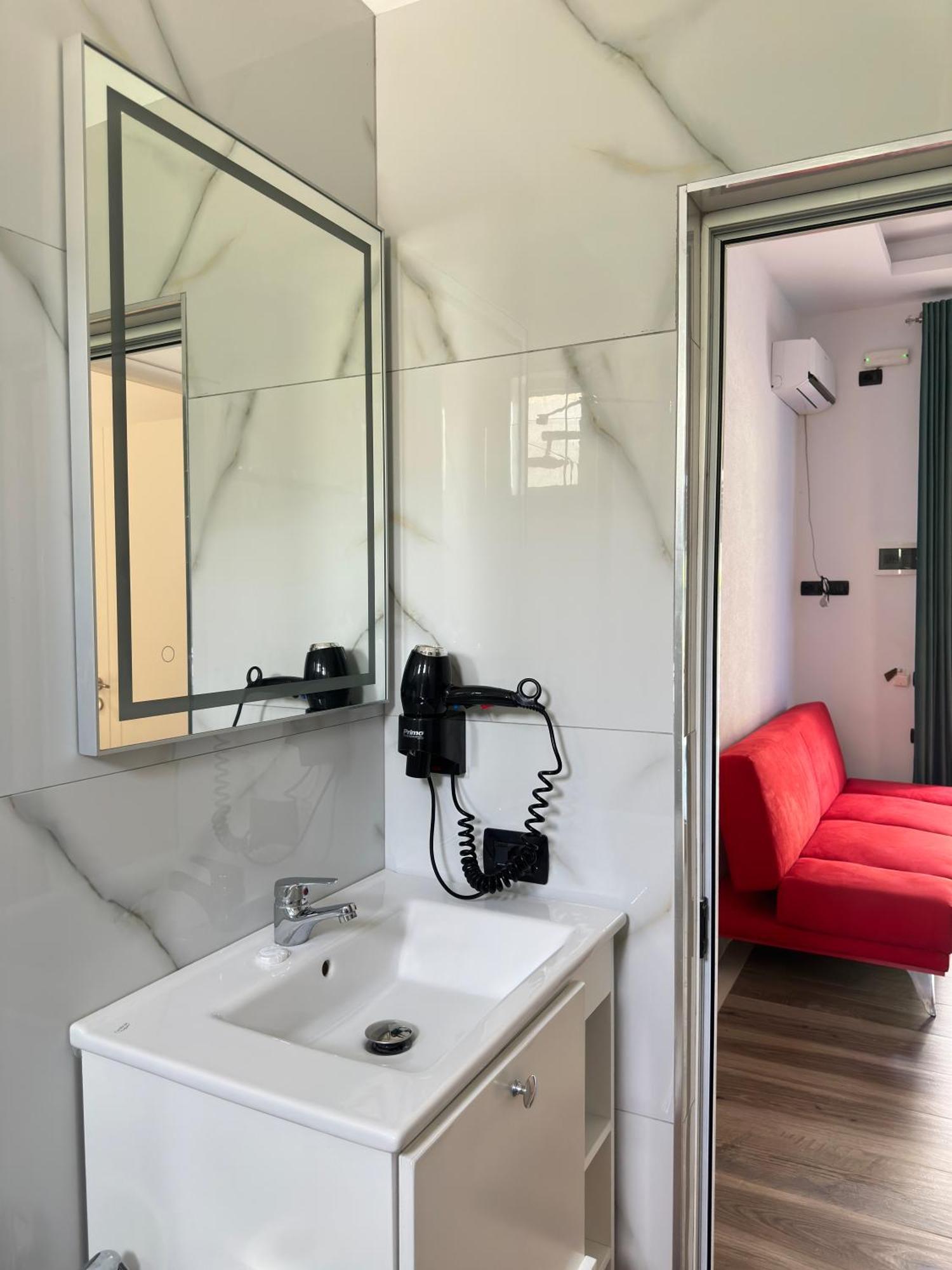 Hotel Kristal Borsh Extérieur photo