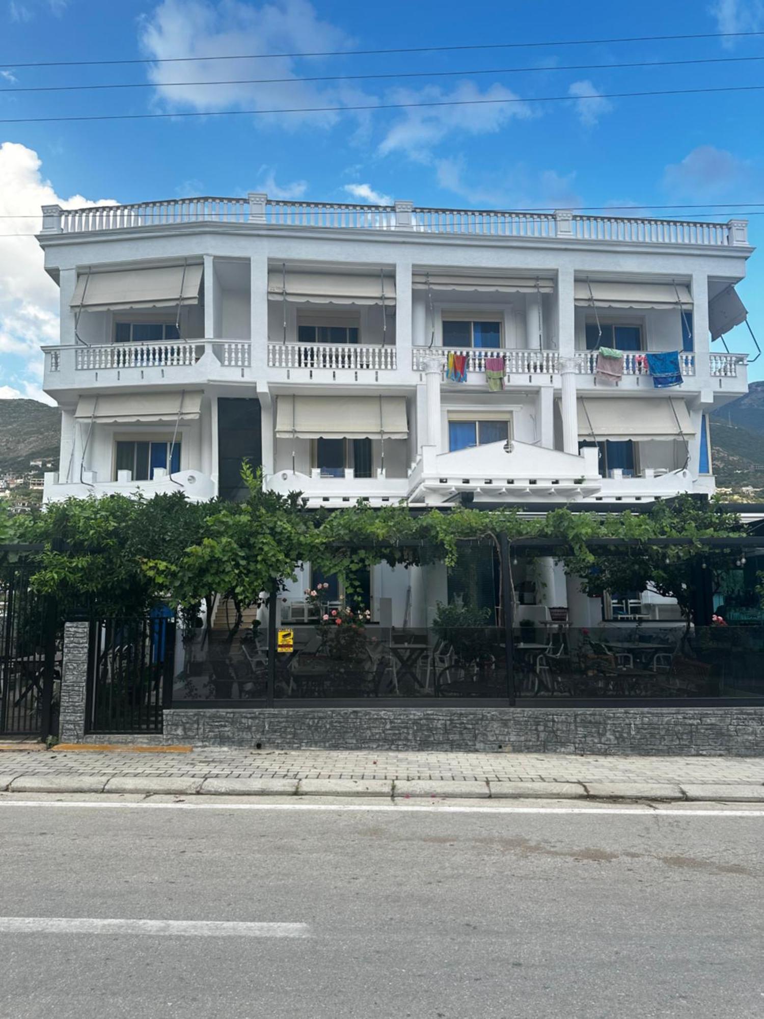 Hotel Kristal Borsh Extérieur photo