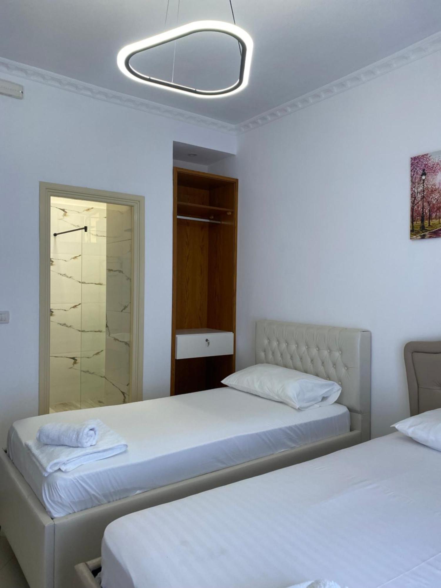 Hotel Kristal Borsh Extérieur photo
